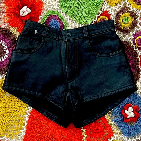 Vintage black leather shorts! Real leather. Booty shorts size 0 - Picture 1 of 4